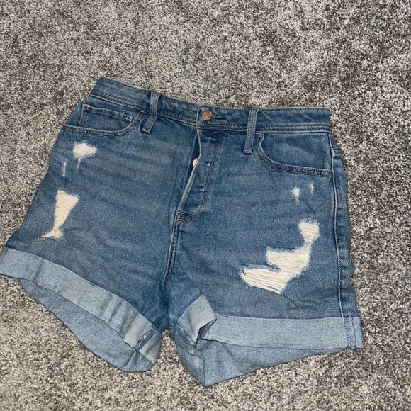 Hollister Ultra High Rise Mom Short 3”, Size 7 - Picture 1 of 4